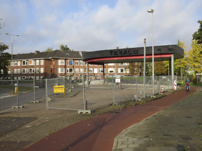 906610 Gezicht op de sloop van het TEXACO-tankstation (Vondellaan 1) te Utrecht.